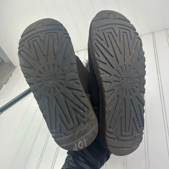 UGG Women's Bailey Button II Chocolate Brown Boots Size - Picture 10 of 12